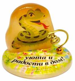 Символ года 2025 из селенита с колокольчиком "Уюта и радости в дом!" 