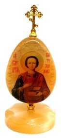 Икона из селенита яйцо на подставке с крестом &quot;Пантелеимон&quot; 