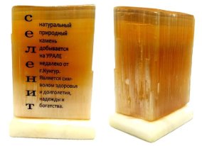 Камень селенит с описанием на подставке 
