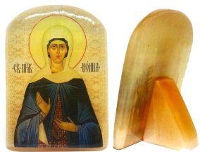 Икона из селенита с подставкой "Святая Нонна" 